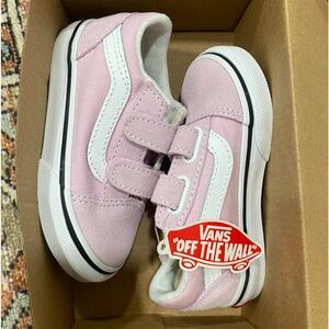 NEW!!- Toddler Old Skool V Shoe- Size 5.5